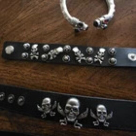 Lot of (4) Rock/Punk/Goth/Metal Leather Style Skull Wristbands/Bracelets - Picture 3 of 9